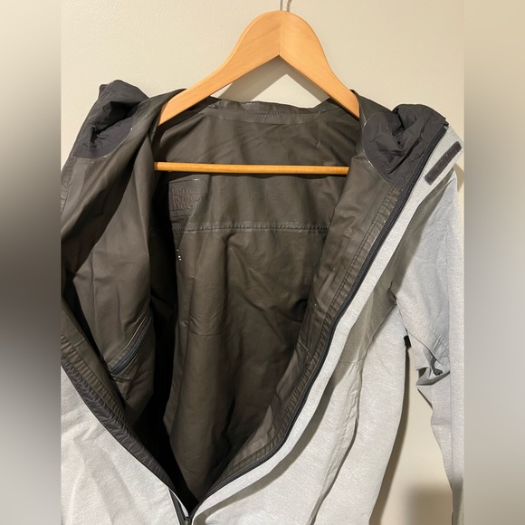 The North Face Dryzzle Gore-Tex Jacket - Picture 7 of 10